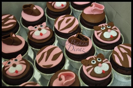 [95%2520baby%2520shower%2520cupcake%255B2%255D.jpg]