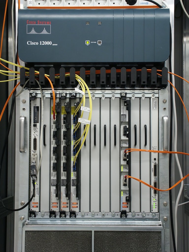 Cisco_12000_Router_1.jpg