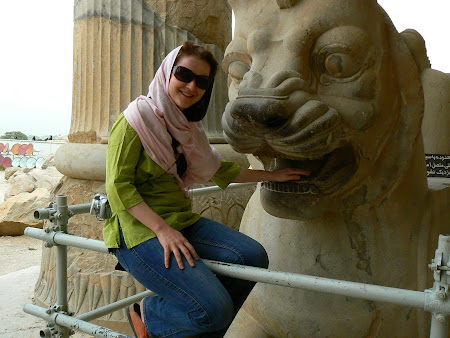 Things to see in Persepolis: a statue depicting a lion
