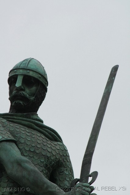 [24_Estatua_D._Afonso_Henriques3.jpg]