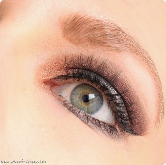Springtime Grunge Blogparade Augenmakeup Geschminkt MAC Blacktrack essence natural effect lashes sleek oh so special palette roller lash mascara duo wimpernkleber look Springtime Grunge Blogparade Augenmakeup Geschminkt MAC Blacktrack essence natural effect lashes sleek oh so special palette roller lash mascara duo wimpernkleber look