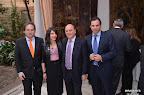 Roberto Lanusse, Martín Cabrales y Rodolfo Smith Estrada  saludan a Patricia Berta de Pomi, mujer del Embajador del Uruguay.