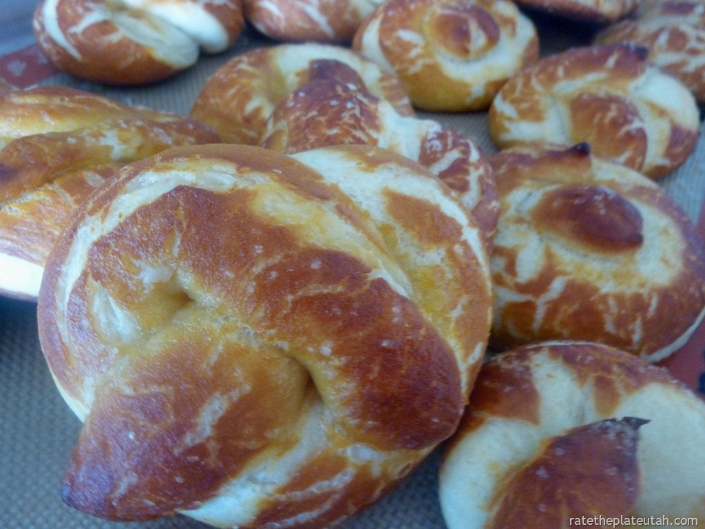 [Homemade%2520Soft%2520Pretzels%255B7%255D.jpg]