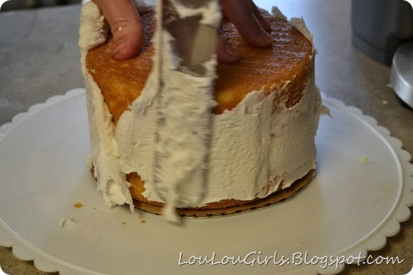 How-to-frost-an-ombre-cake (8)