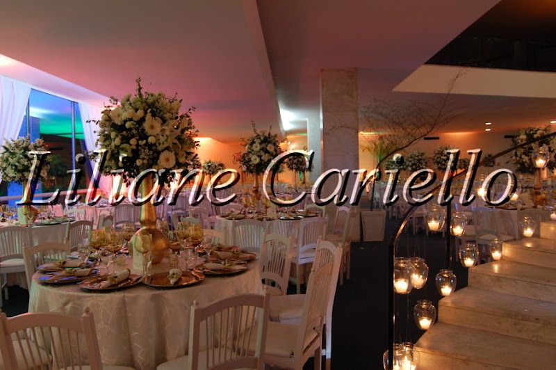 Fotos de Casamento Caroline e Roberto no Jockey Club. Foto numero 08 da cerimonialista Liliane Cariello, do Rio de Janeiro, RJ, que faz cerimonial de casamentos, cerimonial de eventos, cerimonial de festas, cerimonial de 15 anos, cerimonial de bodas, cerimonial de eventos sociais, cerimonial de aniversários, decoração de casamento, decoração de festas de 15 anos, decoração de eventos sociais, decoração de aniversários, buffet de casamento, buffet de 15 anos, buffet festas, buffet eventos e assessoria cerimonial. Jockey Club Decoração Dourada Casamento Liliane Cariello cerimonial casamento cerimonialista eventos casamentos rio de buffet em bodas ideias para festa no janeiro