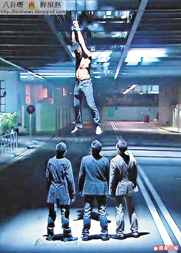 《心戰》中曾出現受害者被吊起虐待的場面。