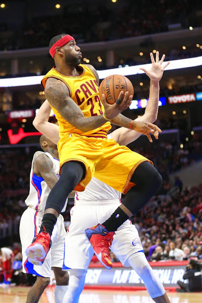 King James Burns Clippers Debuts 19th LeBron 12 Colorway