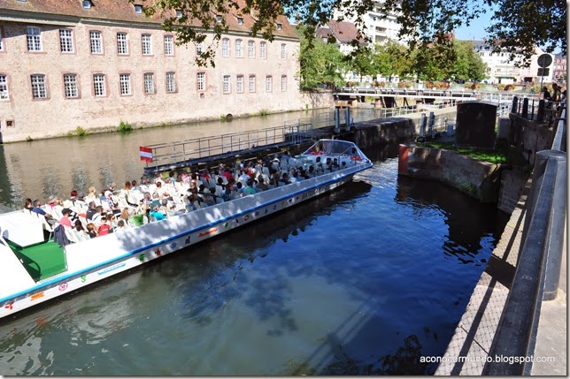 058-Estrasburgo. Barcos turísticos por los canales - DSC_0209