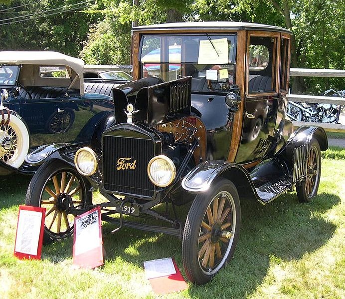 [692px-1919_Ford_Model_T_Highboy_Coupe%255B3%255D.jpg]