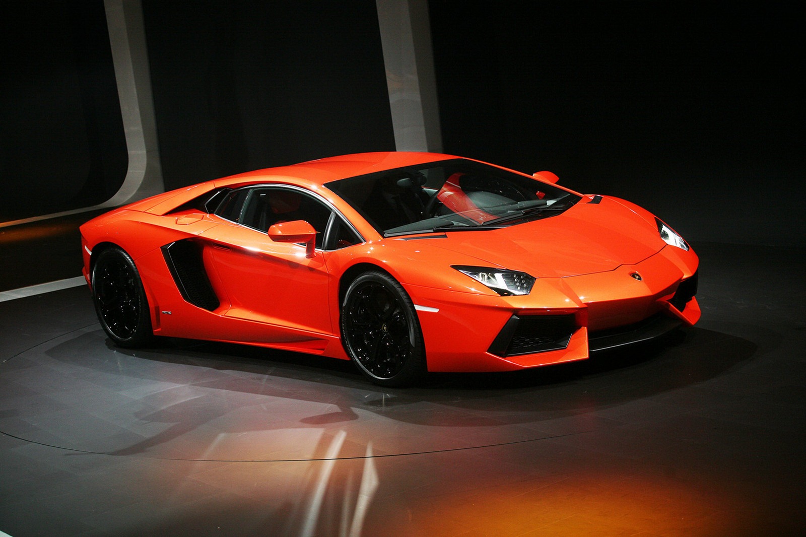 [Lamborghini-Aventador-LP700-4-8%255B2%255D.jpg]