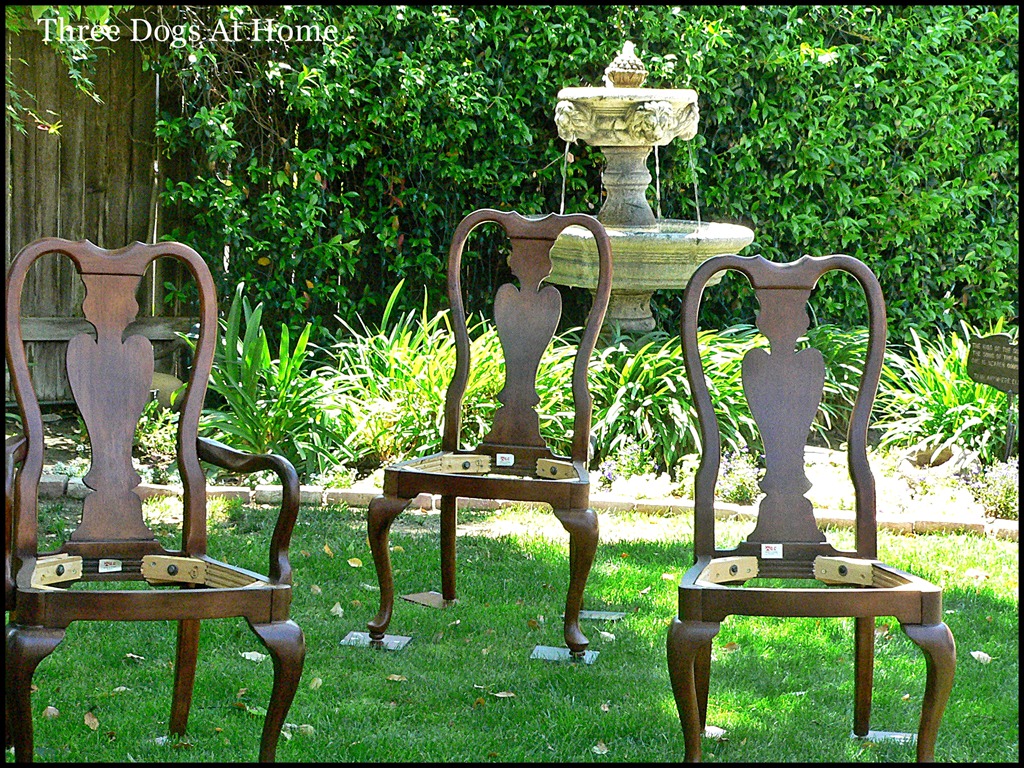 [pants%2520chairs%2520knobs%2520hall%2520012%255B2%255D.jpg]