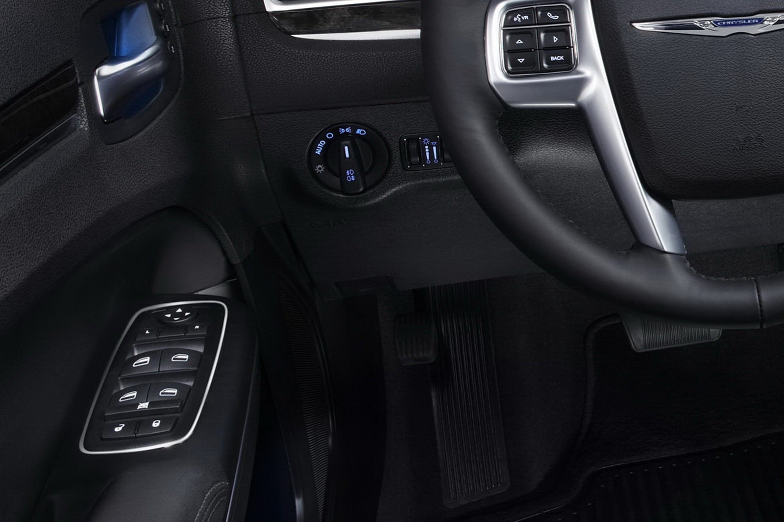 [Chrysler-Group-Models-_082.jpg]