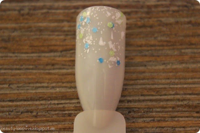 p2 just dream like mint flavour dots nagellack swatch