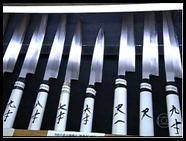 As facas mais procuradas, principalmente por estrangeiros, são as que possuem ondas na lâmina. 
