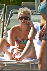 EXCLUSIVE Miley Cyrus  relaxes by the pool of her Palm Desert hotel with friends.<br /><br />Featuring: Miley Cyrus<br />Where: Palm desert, CA, United States<br />When: 15 Mar 2013<br />Credit: WENN.com
