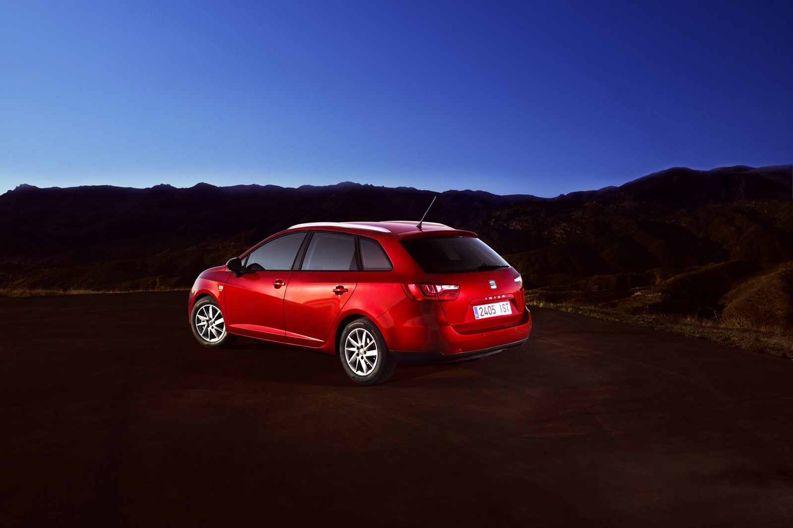 2012-Seat-Ibiza-5[2].jpg