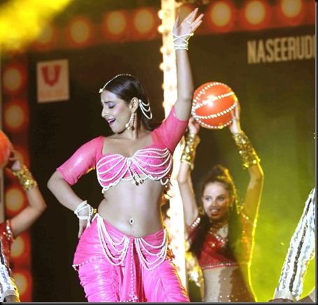 Vidya-Balans-dance-performance-pics-2