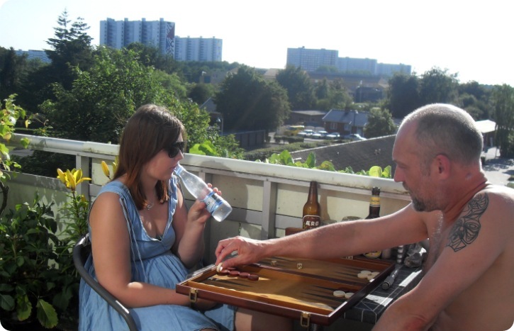 Backgammon på altanen