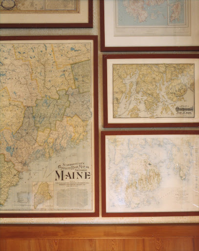 The way she has arranged the frames so closely together is beautiful. (Martha Stewart Living, June 2007)
