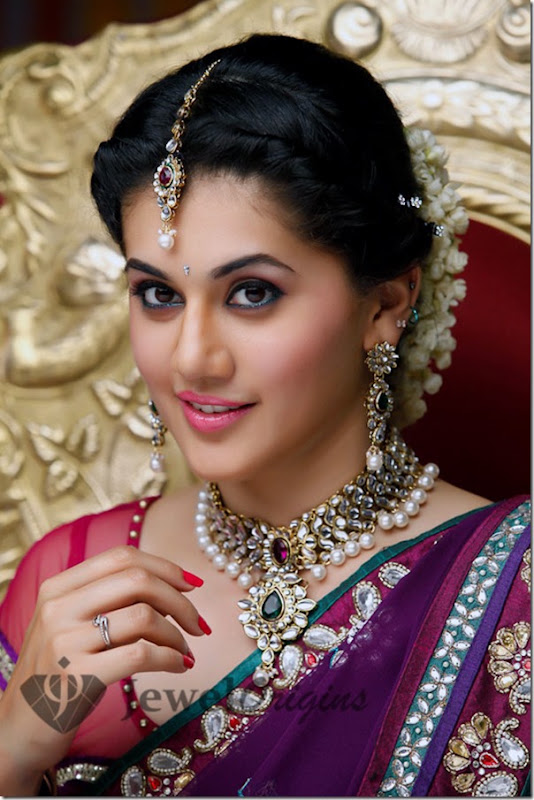 Taapsee_Kundan_and_Pearl_Combination_Necklace
