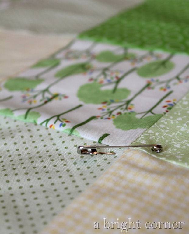 [green%2520quilt%2520basting%255B3%255D.jpg]