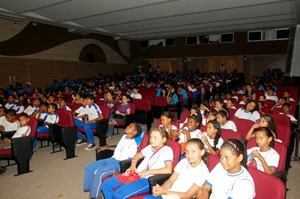 alunos no cinema 