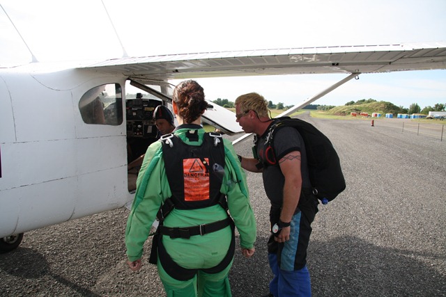 [plane%255B2%255D.jpg]