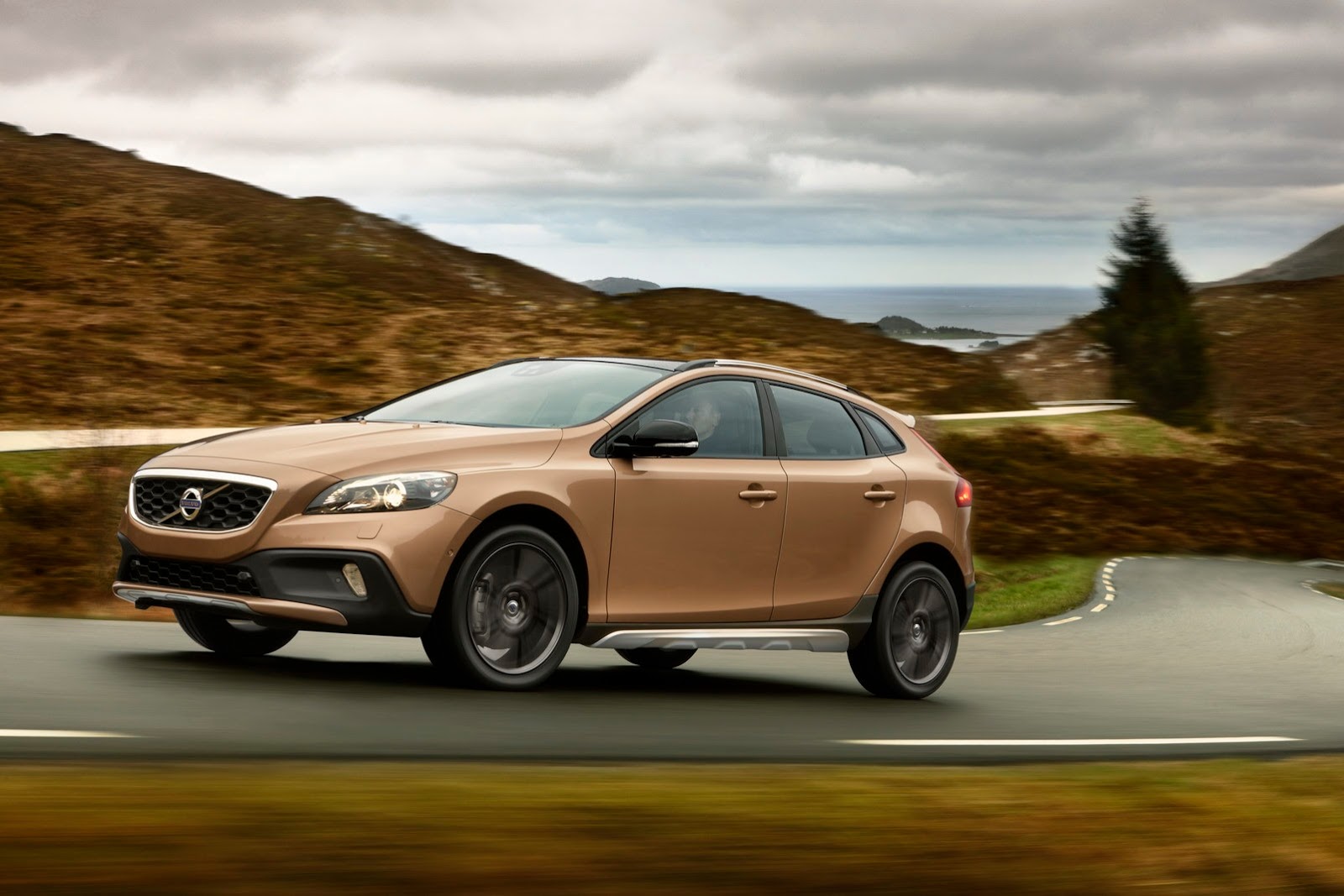 [Volvo-V40-10%255B2%255D.jpg]