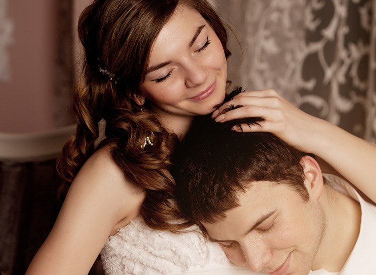 [couple-hugging%255B4%255D.jpg]