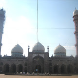The mosque has a pink facade that is topped by two 18 storey high octagonal minarets with marble domes. It has a double storeyed gateway with four recessed archways and nine cusped multifold openings in the main prayer hall. The Quibla wall in the prayer hall is carved with eleven recessed arches and has fine screens of trellis work.