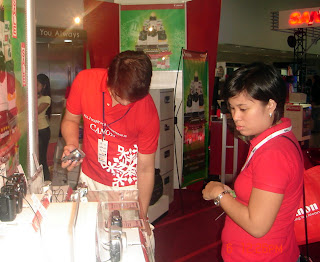 Ma'am Dianne shops for new digital cameras.