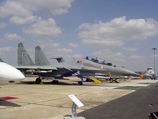 Русско-происхождение Су-30 МКИ истребителя пролетели ВВС Индии на Красной упражнения флага в США и Indradhanush упражнения с Великобританией