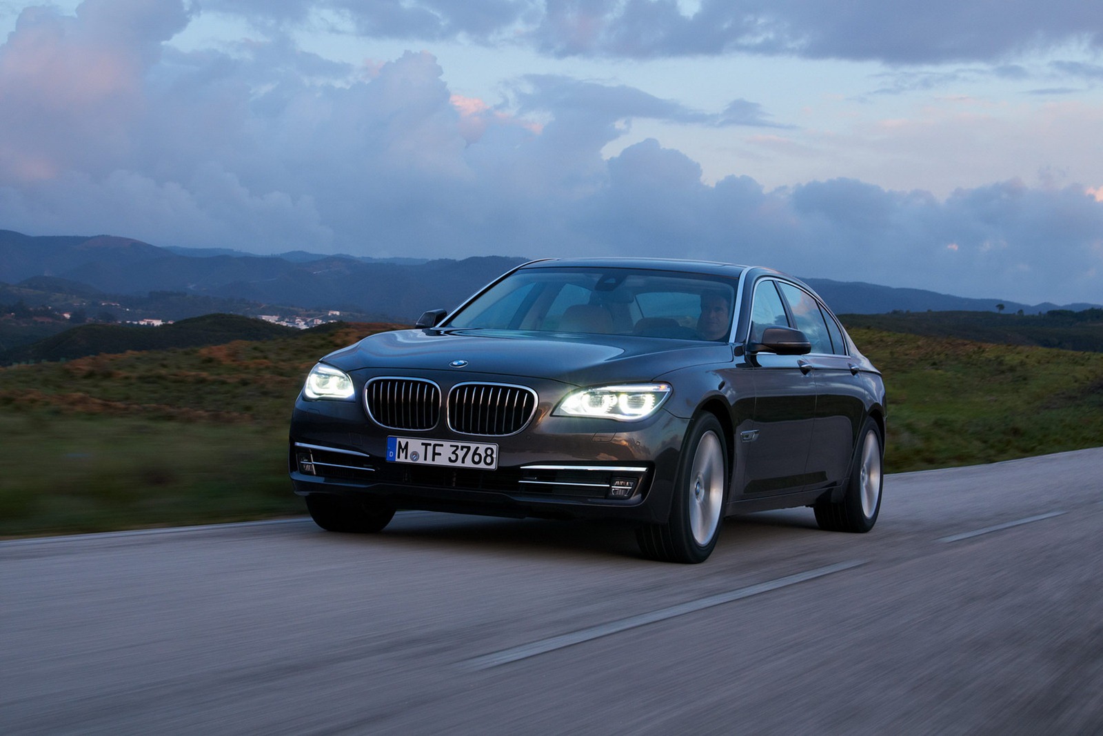 [2013-BMW-7-Series-201%255B2%255D.jpg]
