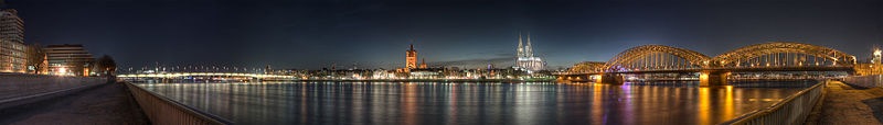[800px-Cologne_-_Panoramic_Image_of_the_old_town_at_dusk%255B4%255D.jpg]