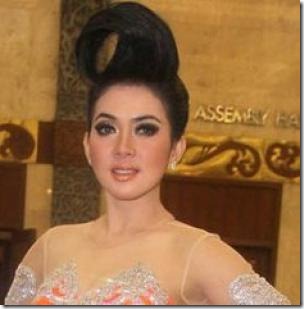 syahrini-jambul----