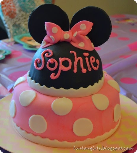 How-To-Make-a-Minnie-Mouse-Birthday-Cake (40)
