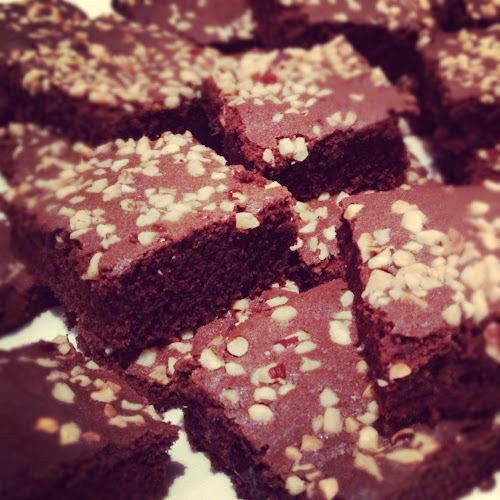  Ute bakes:  KüCHELCHEN or AUSTRIAN BROWNIES