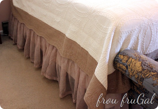 Matelasse Coverlet and Window Scarf Bed Skirt