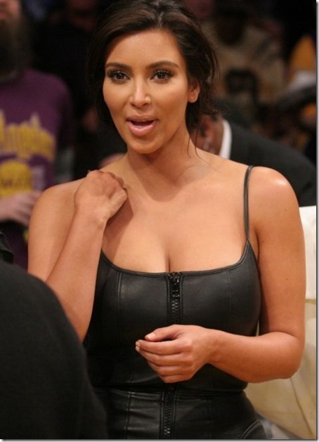 kimkardashian cleavage-14