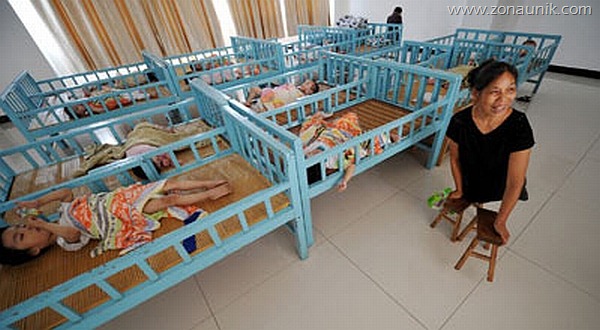 [Tak%2520Punya%2520Kaki%252C%2520Tapi%2520Mampu%2520Mengurus%2520130%2520Anak%255B3%255D.jpg]