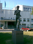 Statue of Lasse Viren Statue of Lasse Viren