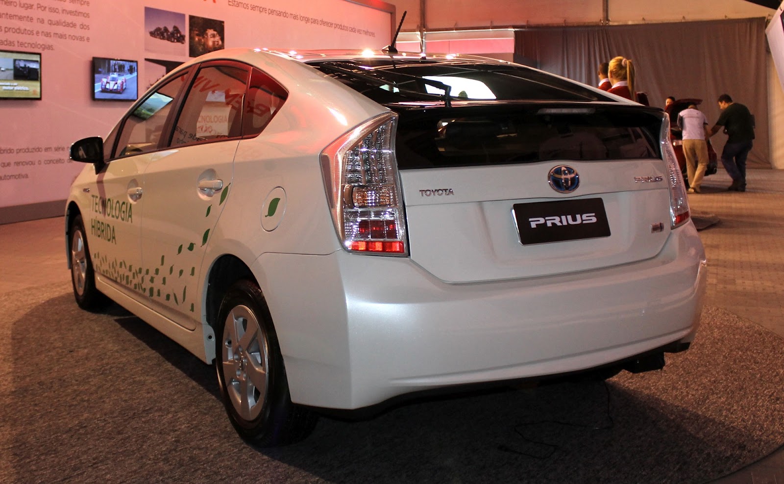 [Toyota%2520Prius%2520-%2520Connection%2520%25285%2529%255B2%255D.jpg]