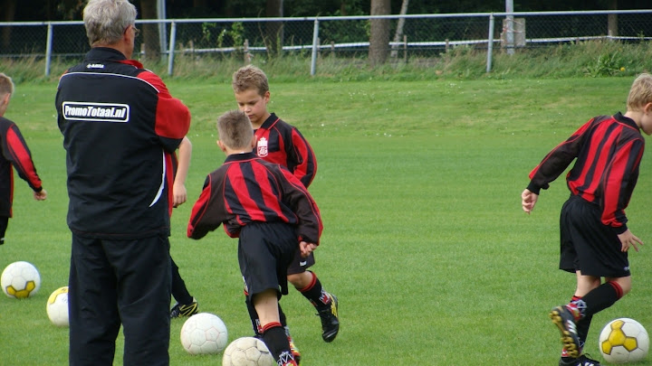 2011 - 07 SEP - WVV E5 TRAINING IN TENUE 039.jpg