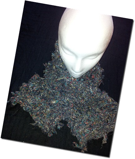 Ripped&ndash;Up&ndash;Knotted-Knitted Neck-warmer