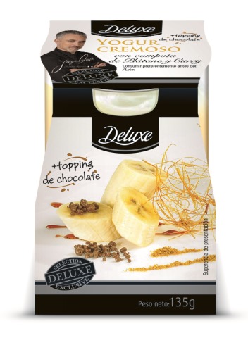 31_5700885_yogur cremoso con compota de plátano y curry con topping de caramelo chocolate explosivo_Deluxe_Lacteos Goshua_135g_3D 31_5700885_yogur cremoso con compota de plátano y curry con topping de caramelo chocolate explosivo_Deluxe_Lacteos Goshua_135g_3D