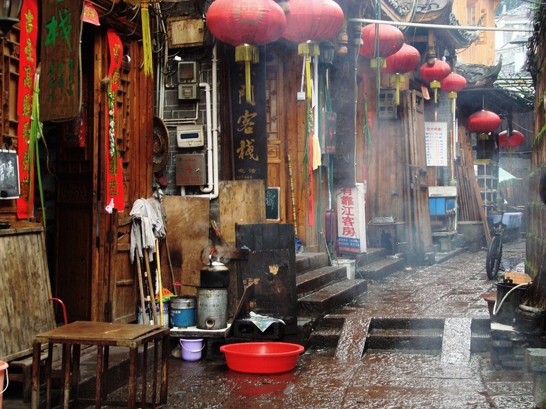 «فنغهوانغ» مدينة توقف فيها الزمن. Fenghuang-6%5B6%5D