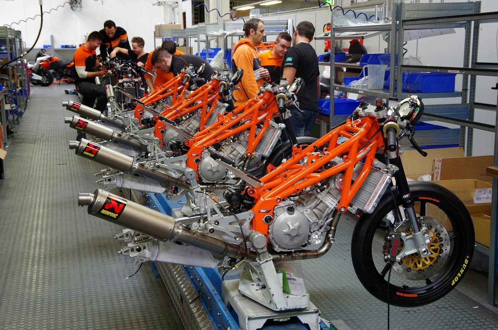 [ktm-moto3-race-bike-assembly-line%255B2%255D.jpg]