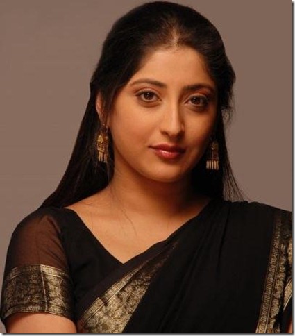 Lakshmi_Gopalaswamy_in_saree3