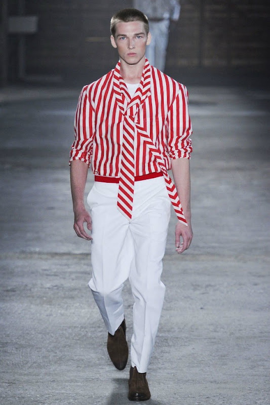 Milan Fashion Week Primavera 2012 - Alexander McQueen (25)