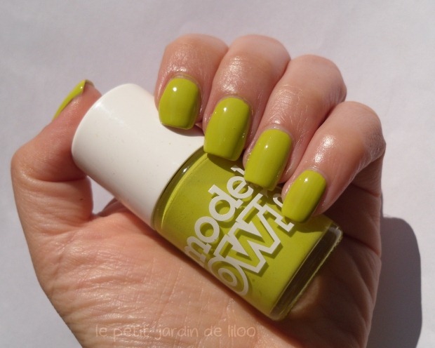 004-models-own-aciiied-nail-polish-swatch-review